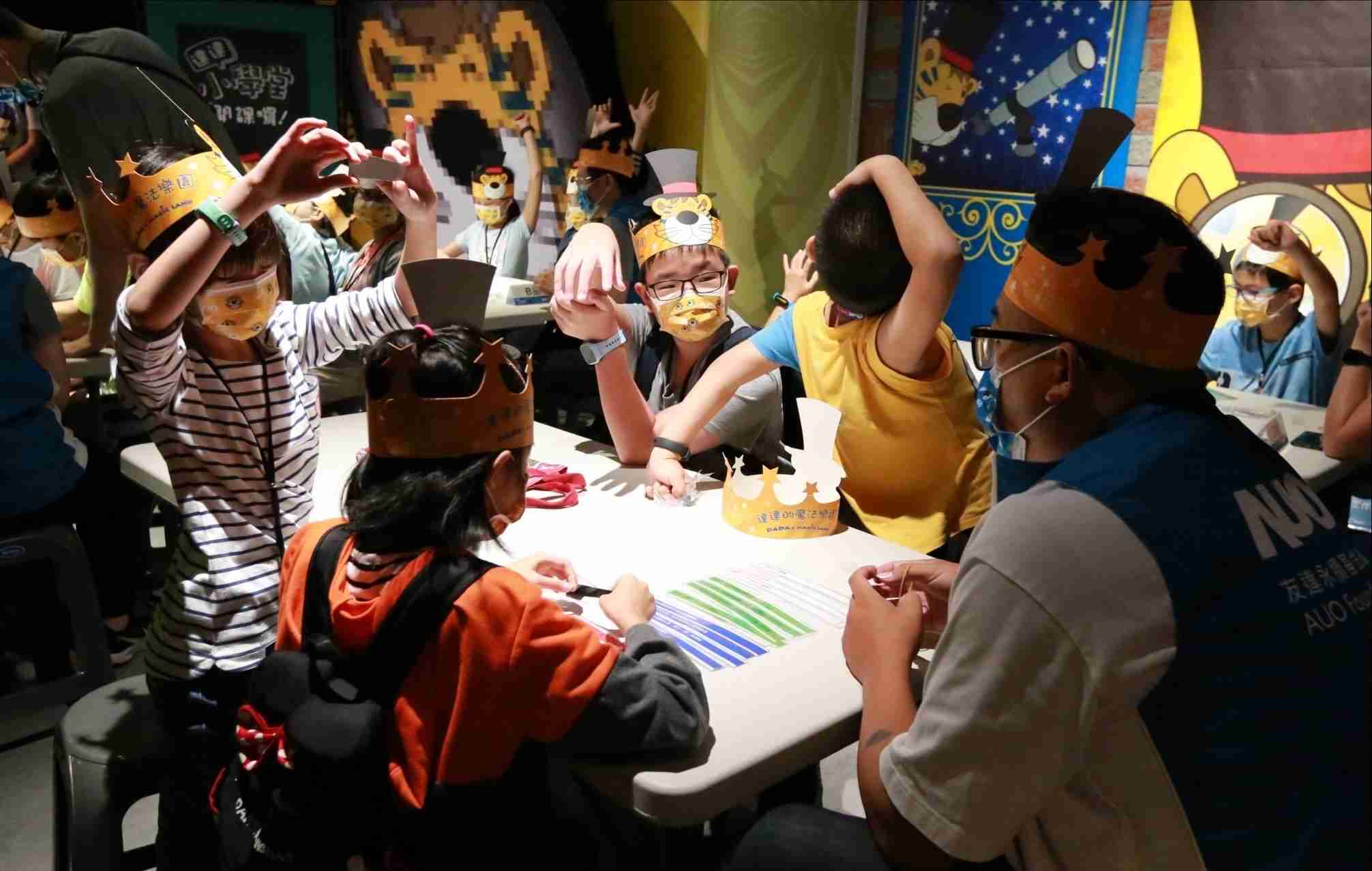 人生就是博以永续理念推动全人教育计划，，，，内外结盟储备科普教育人才，，，，荣获亚太永续行动奖社会共融面的金奖肯定