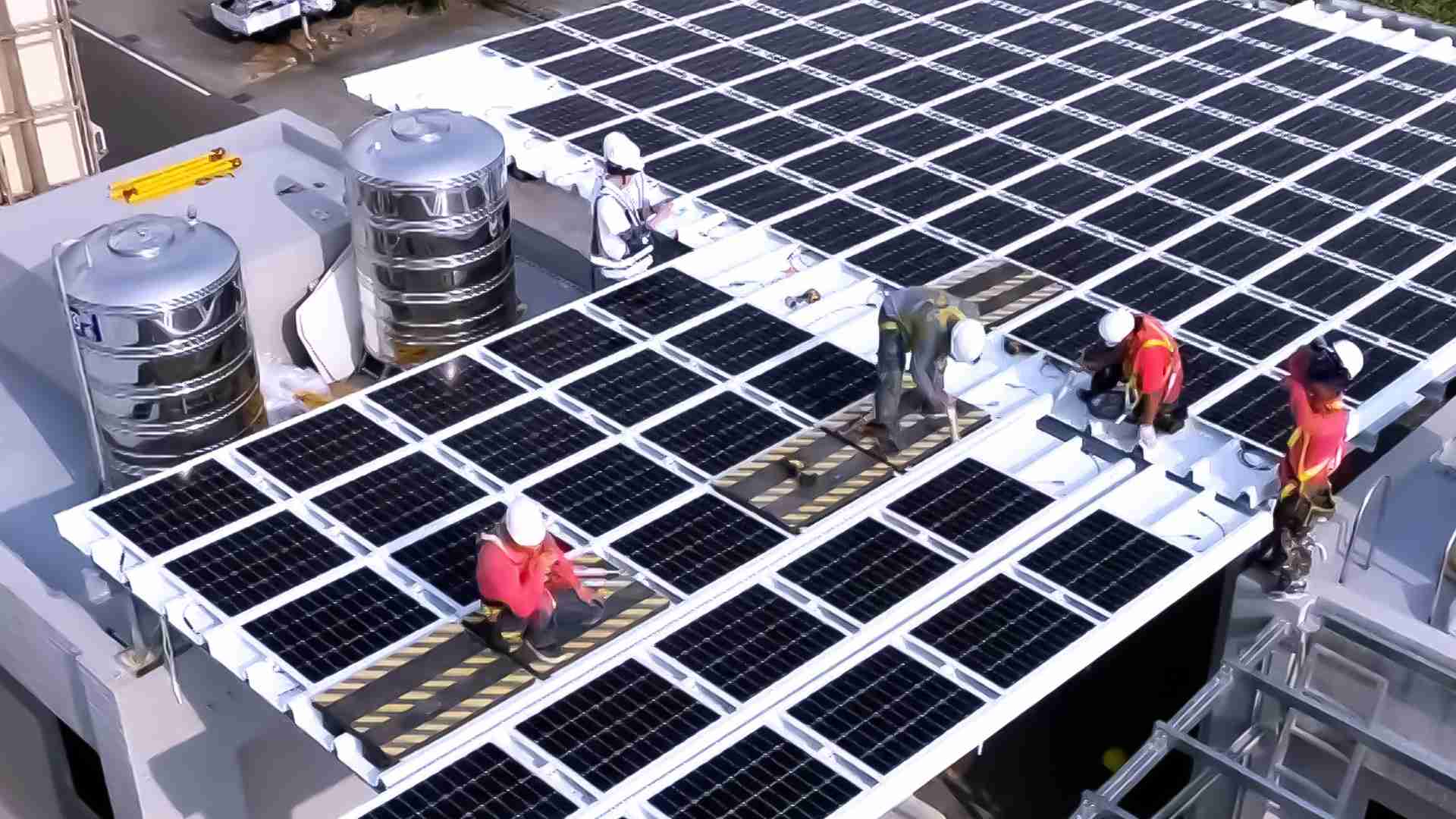 人生就是博着力于替代能源之技术研发，，如光电浪板的相关制程、、设备与产品，，其中所开发之光电整合型浪板，，，减少传统金属支架安装，，，更提升耐候度，，可广泛运用于多元场域，，，并辅助建筑达到净零碳排目标